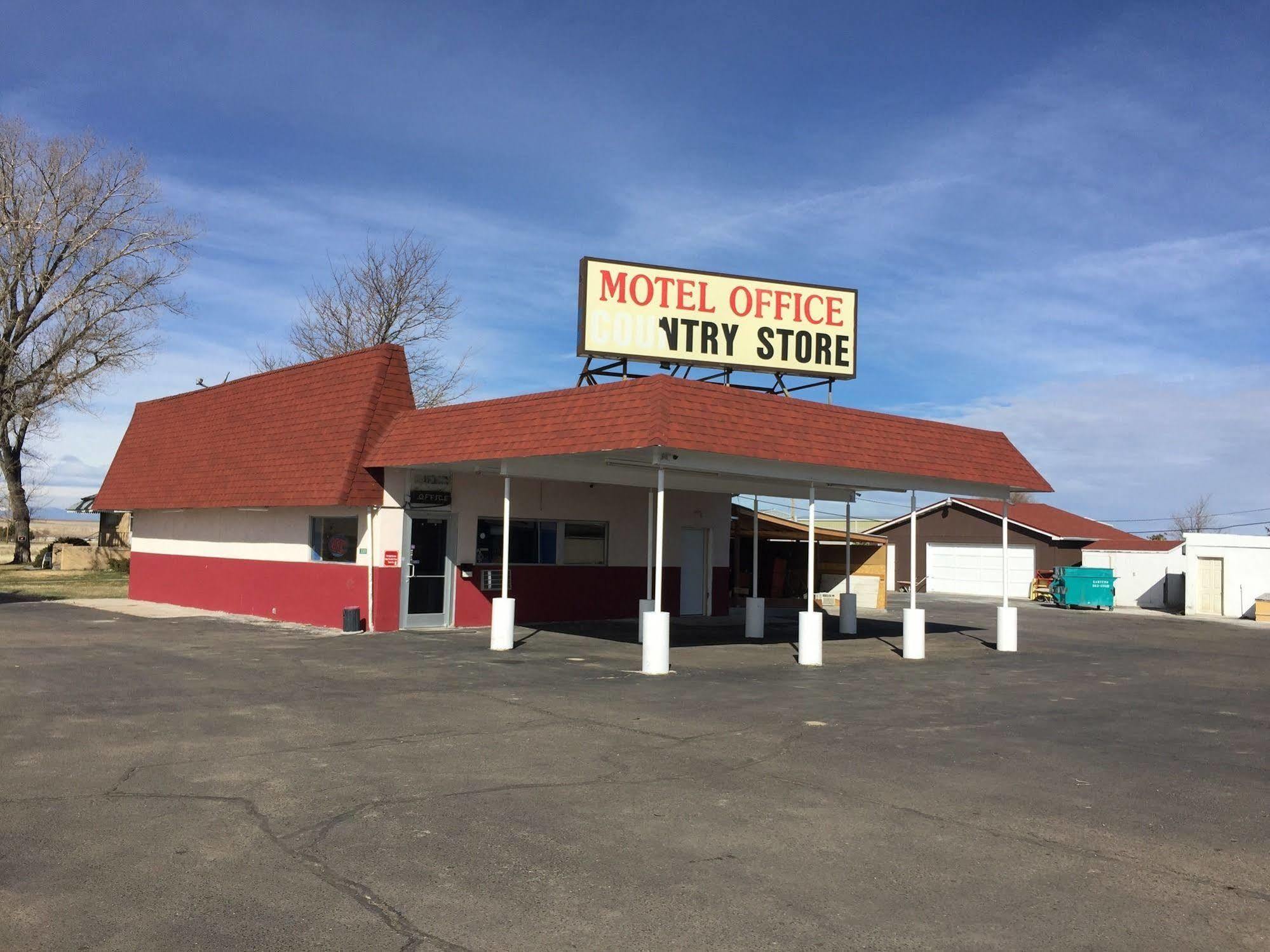 Country Manor Motel Watkins Exterior photo